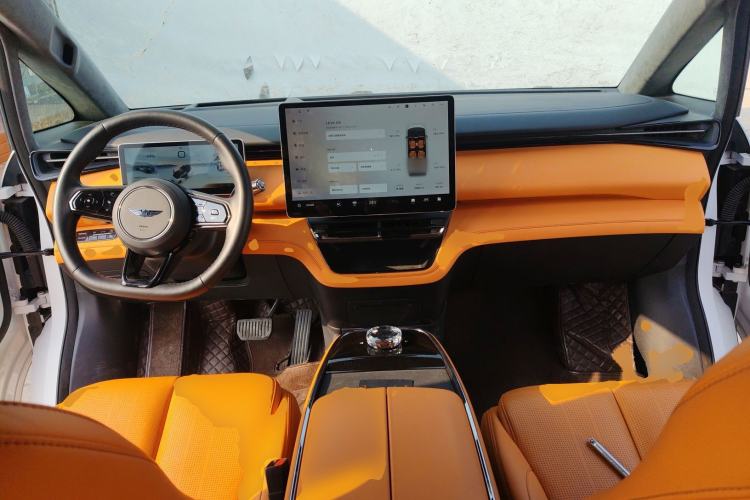 Used  LEVC L380 2024 140-Degree 6-Seater All-Wheel-Drive Ultra