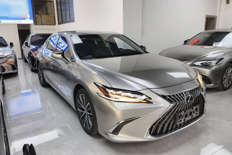 Used Lexus ES 2022 300h Deluxe Edition
