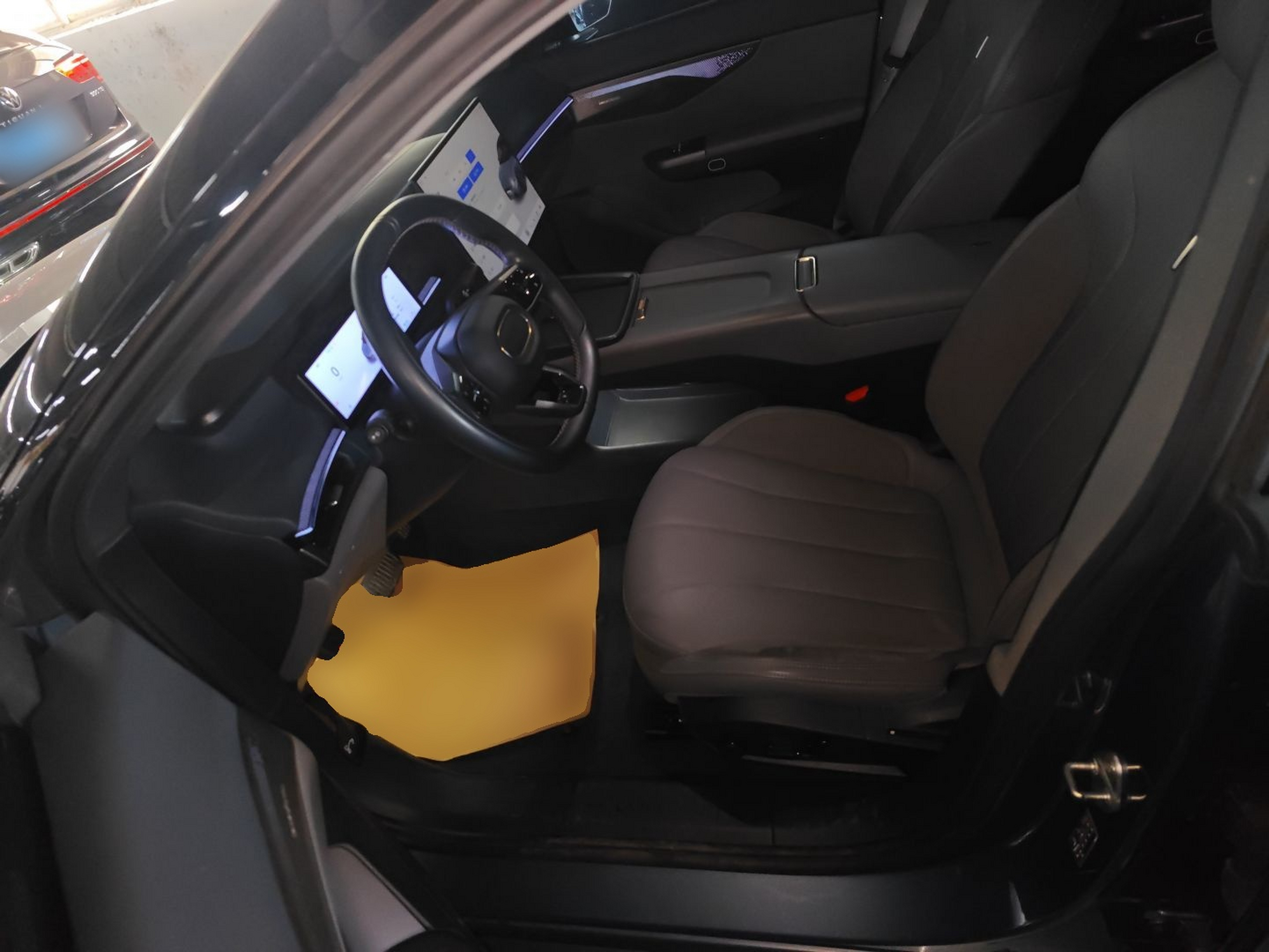 Переднее сиденье в автомобиле