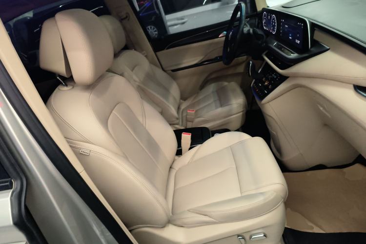 Used Buick GL8 2022 ES Landtrek 653T Luxury Edition