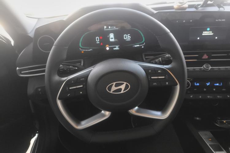 Used Hyundai Elantra 2023 1.5L CVT LUX Prestige Edition