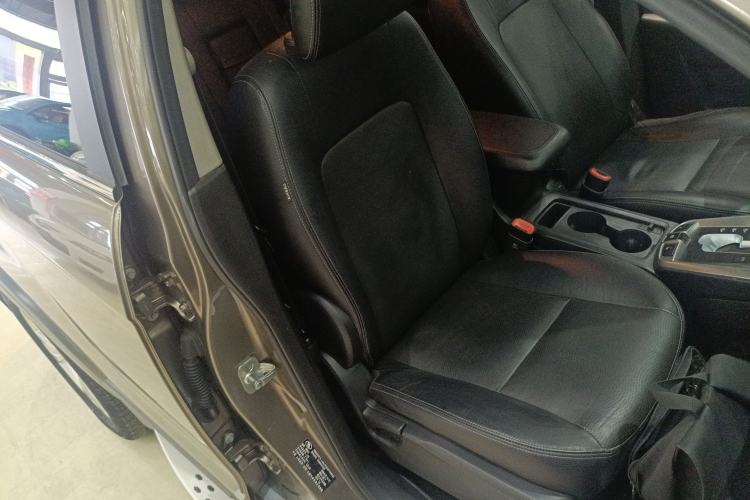 Used Chevrolet Captiva 2015 2.4L 4x4 Flagship Edition 7-Seater
