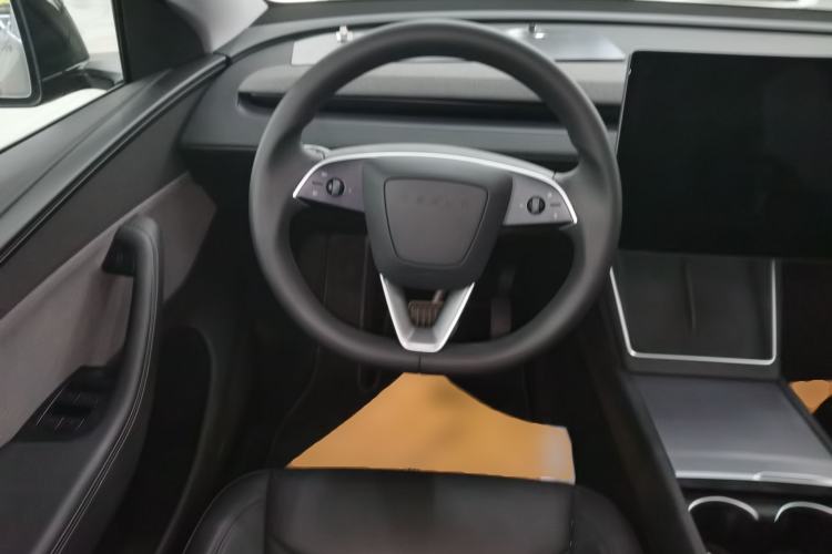 Used Tesla Model Y 2025 Rear-Wheel-Drive Version
