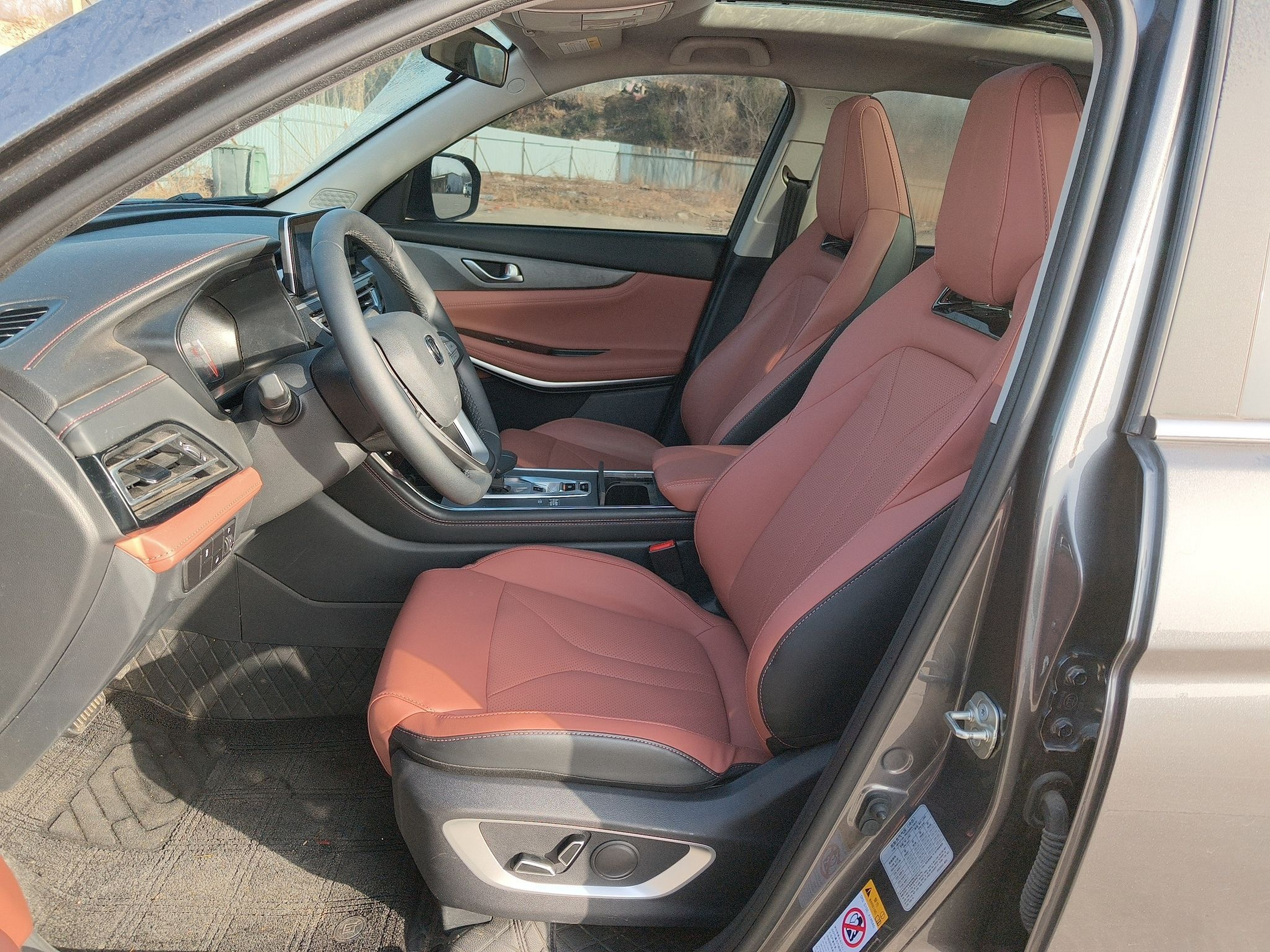 Переднее сиденье в автомобиле