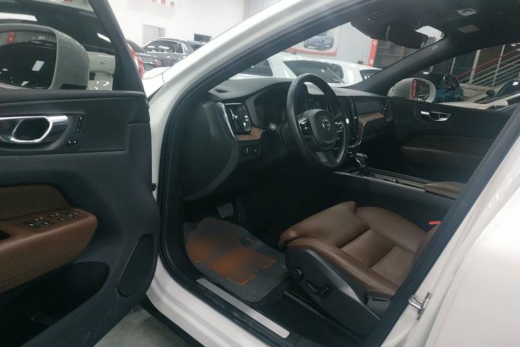 Used Volvo XC60 2021 T5 4x4 Smart Luxury Edition