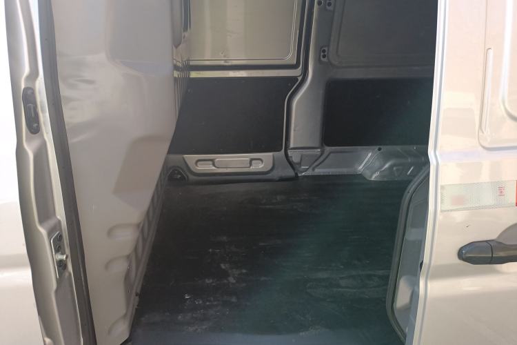 Used Jinbei Hiace X30 2021 1.5L Wealthy Van China VI Standard SWC15M
