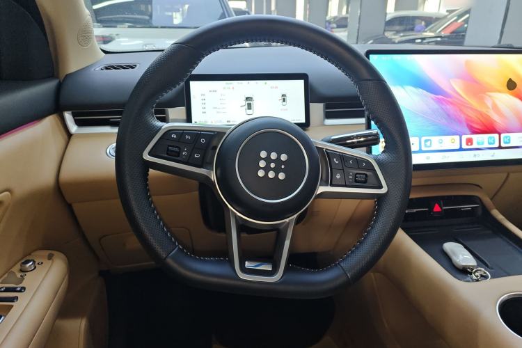 Used  E5 PLUS 2025 165 km Long-Range Version PLUS 7-Seater
