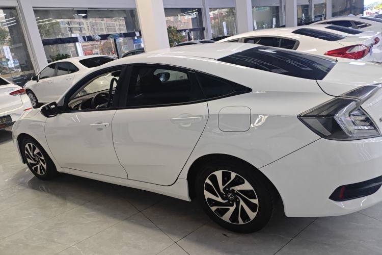 Used Honda Civic 2016 220TURBO CVT Luxury Edition
