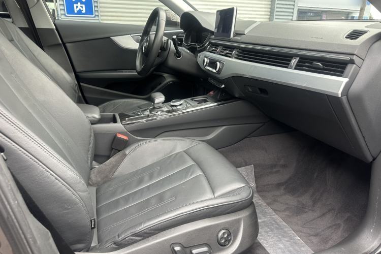 Used Audi A4L 2019 40 TFSI Fashion Version China V