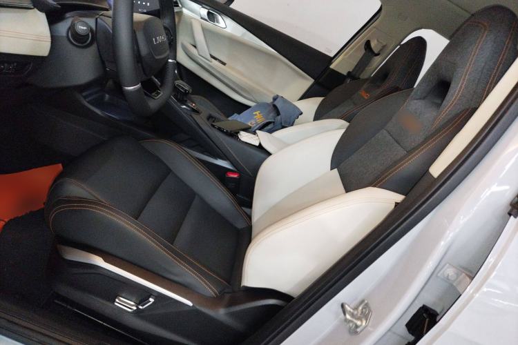 Used Lynk & Co 06 EM-P 2022 PHEV 84 km Range Pro Version
