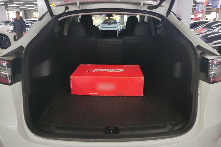 Used Tesla Model Y 2022 Long-Range All-Wheel-Drive Version
