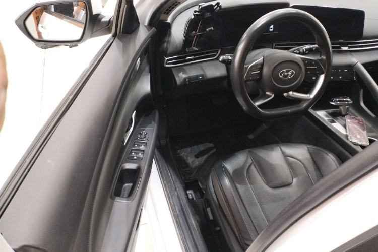 Used Hyundai Elantra 2021 1.5L CVT LUX Prestige Edition