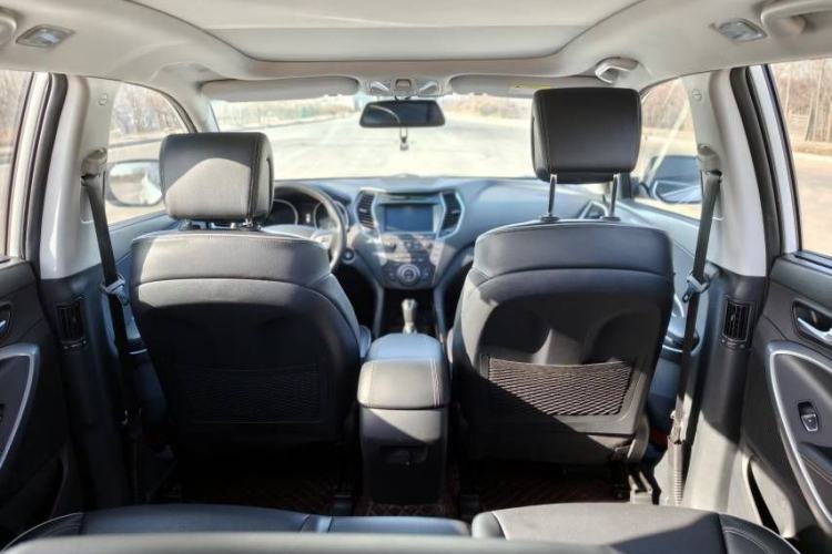 Used Hyundai Santa Fe 2017 2.0T Automatic Two-Wheel Drive Smart Version 7 Seats