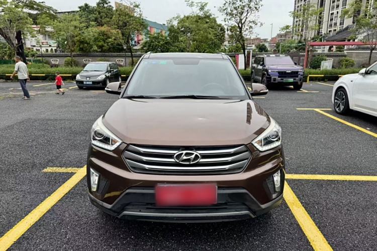 Used Hyundai ix25 2015 1.6L Automatic Two-Wheel-Drive Deluxe DLX Model
