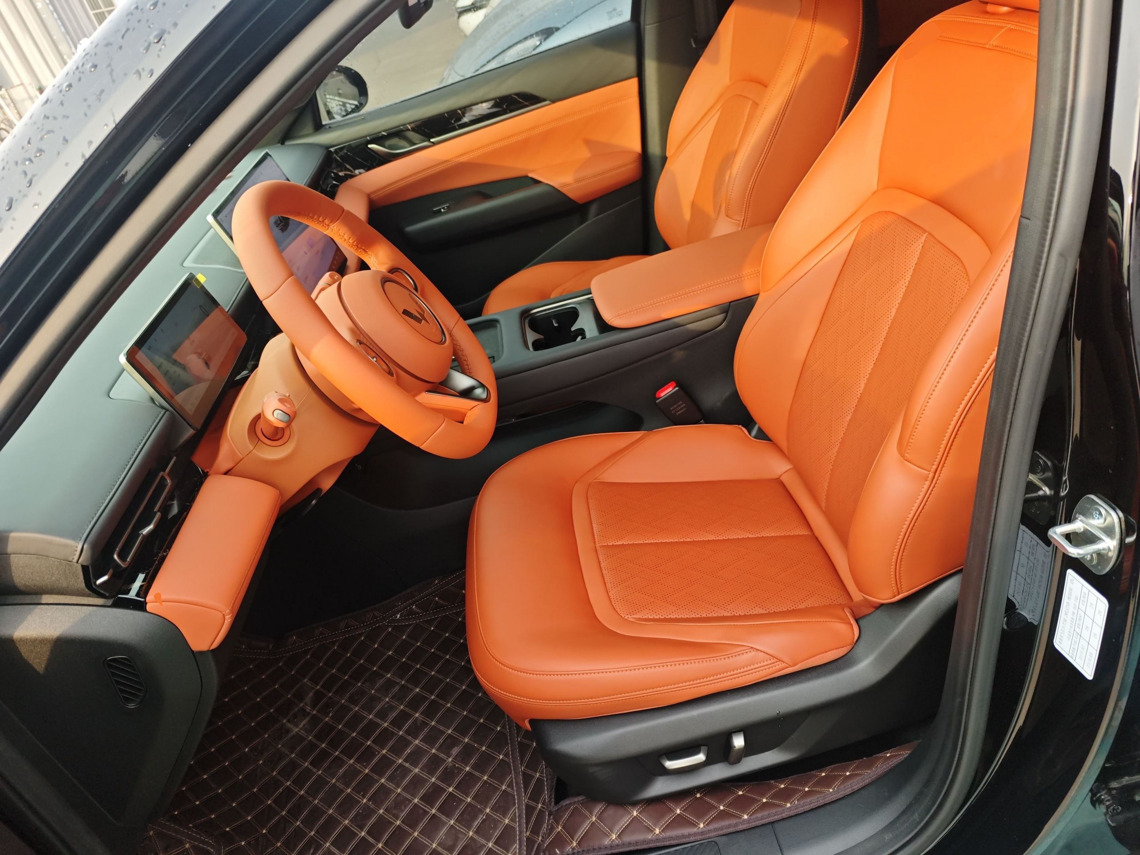 Переднее сиденье в автомобиле