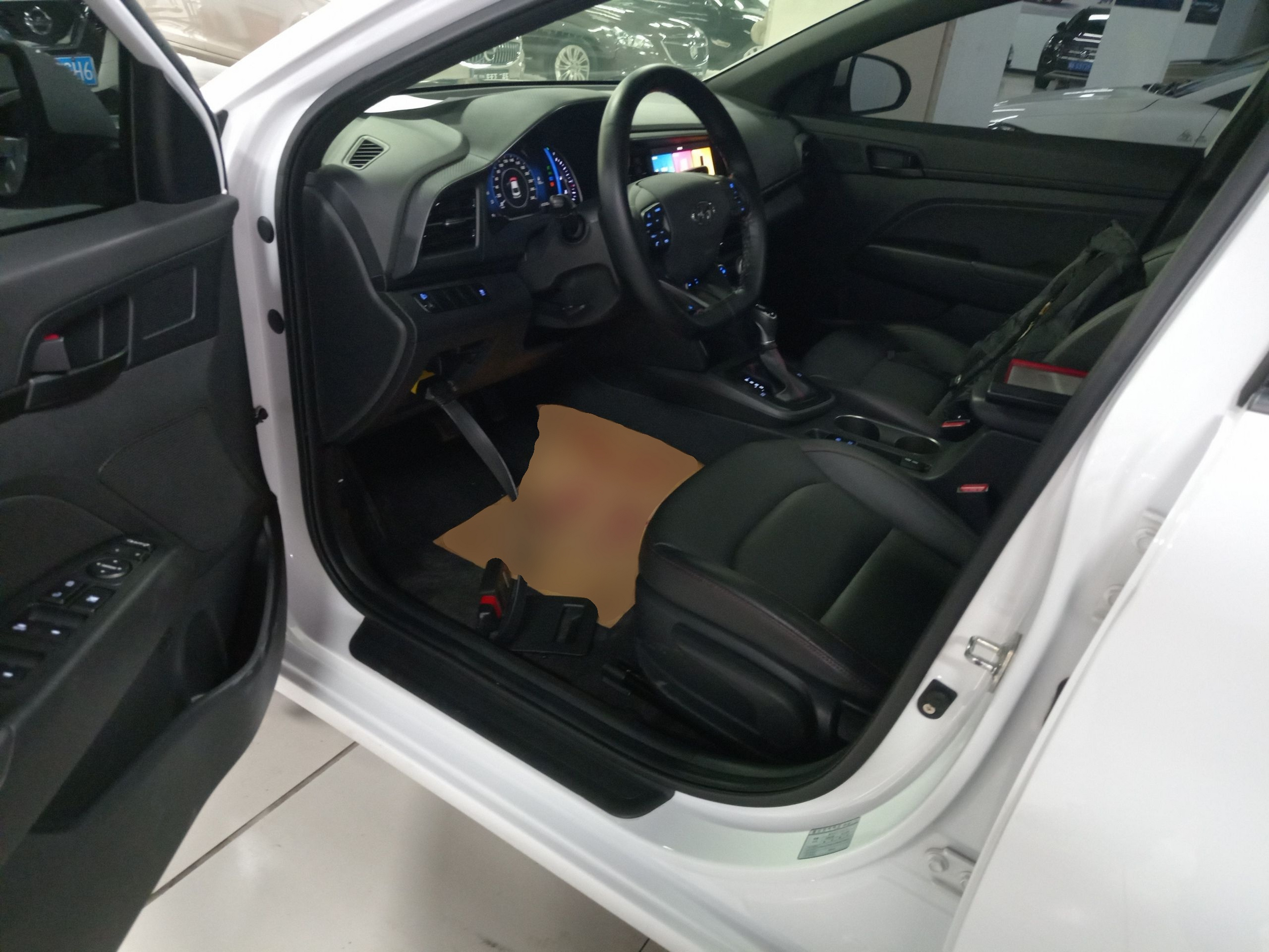 Переднее сиденье в автомобиле