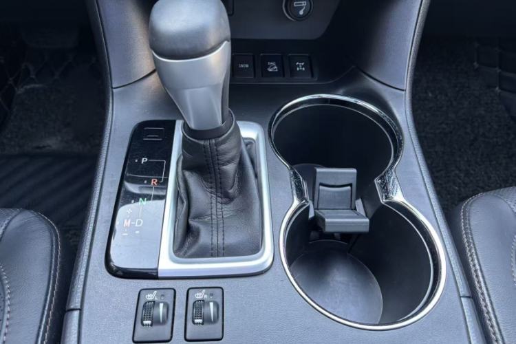 Used Toyota Highlander 2017 2.0T Four-Wheel Drive Luxury Edition 7 Seats