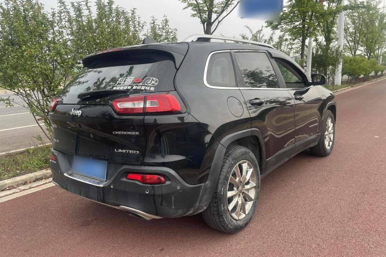 Used  Cherokee 2016 2.4L Superior Edition
