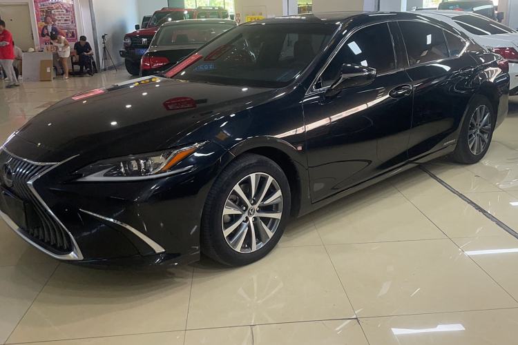 Used Lexus ES 2020 300h Premier Edition
