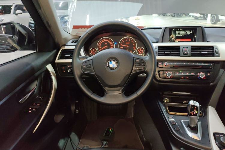 Used BMW 3 Series 2015 316Li Fashion Model
