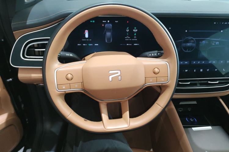 Used  R7 2023 Rear-Drive Screen King Edition
