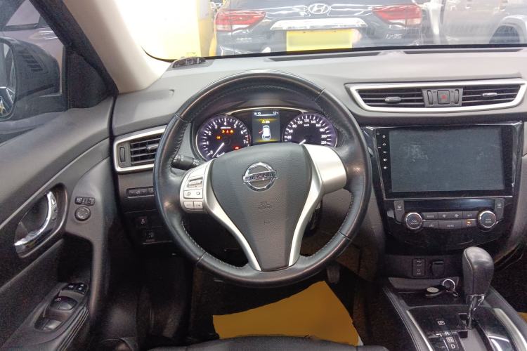 Used Nissan X-Trail 2015 2.0L CVT Comfort MAX Edition 2WD
