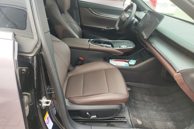 Used  A07 2025 All-Electric "Real Bargain" 525 Luxury Model