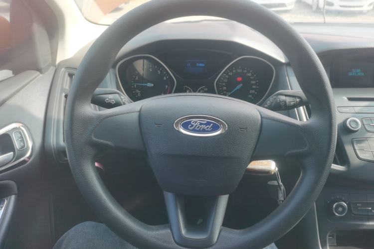 Used Ford Focus 2015 Hatchback 1.6L Manual Comfort Edition
