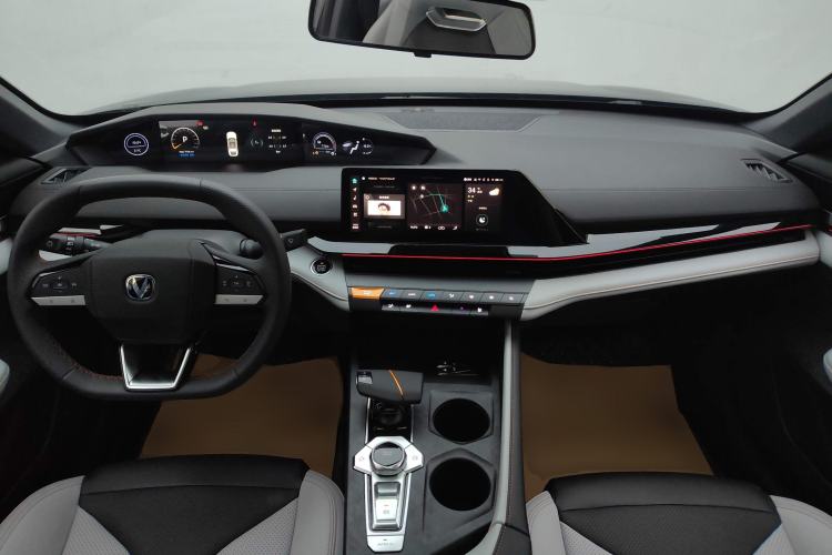 Used Changan UNI-V iDD 2024 Blue Whale Smart Electric iDD 136km Luxury Model
