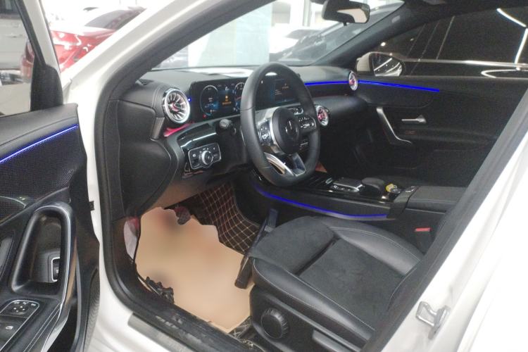 Used Mercedes-Benz A-Class 2022 Second Facelift A 200 L Sport Sedan Fashion Version
