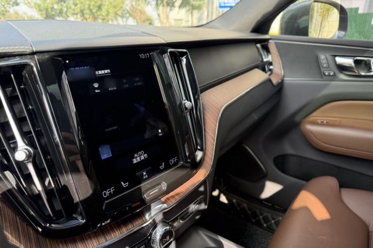 Used Volvo XC60 2021 T5 4x4 Smart Luxury Edition
