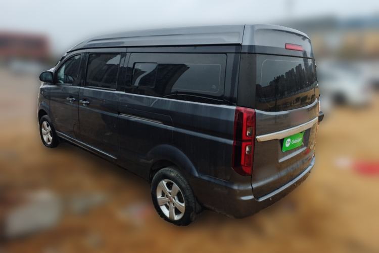 Used Jinbei Gold Hiace 2023 1.5L Passenger Van Travel Lion 5/6/7-Seater with Central Air Conditioning
