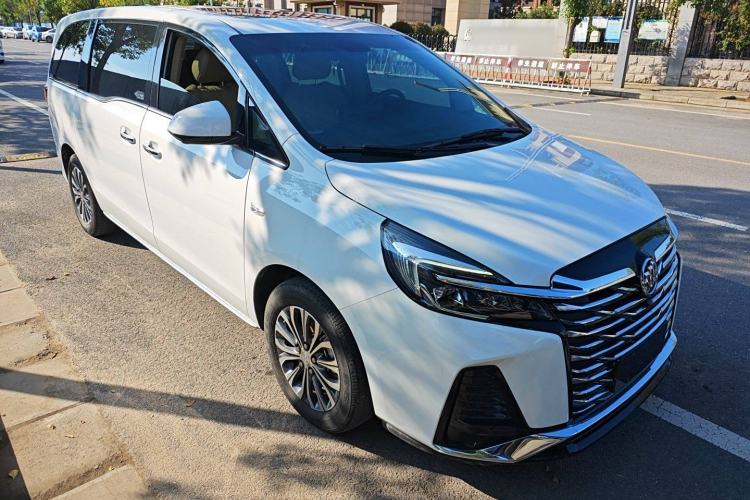 Used Buick GL8 2023 Facelifted Land Cruiser Executive Luxury Version
