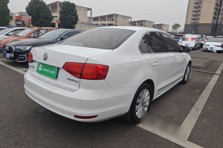 Used Volkswagen Sagitar 2015 1.6L Manual Comfort Model
