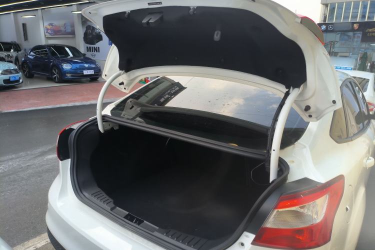 Used Ford Focus 2012 Sedan 1.6L Automatic Fashion Edition
