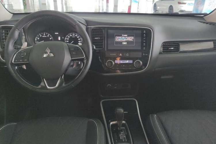 Used Mitsubishi Outlander 2020 2.4L 4x4 Zhi Xiang Edition 5 Seats