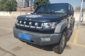 Used Beijing Auto BJ40 2016 40L 2.0T Manual Two-Wheel Drive Luxury Edition