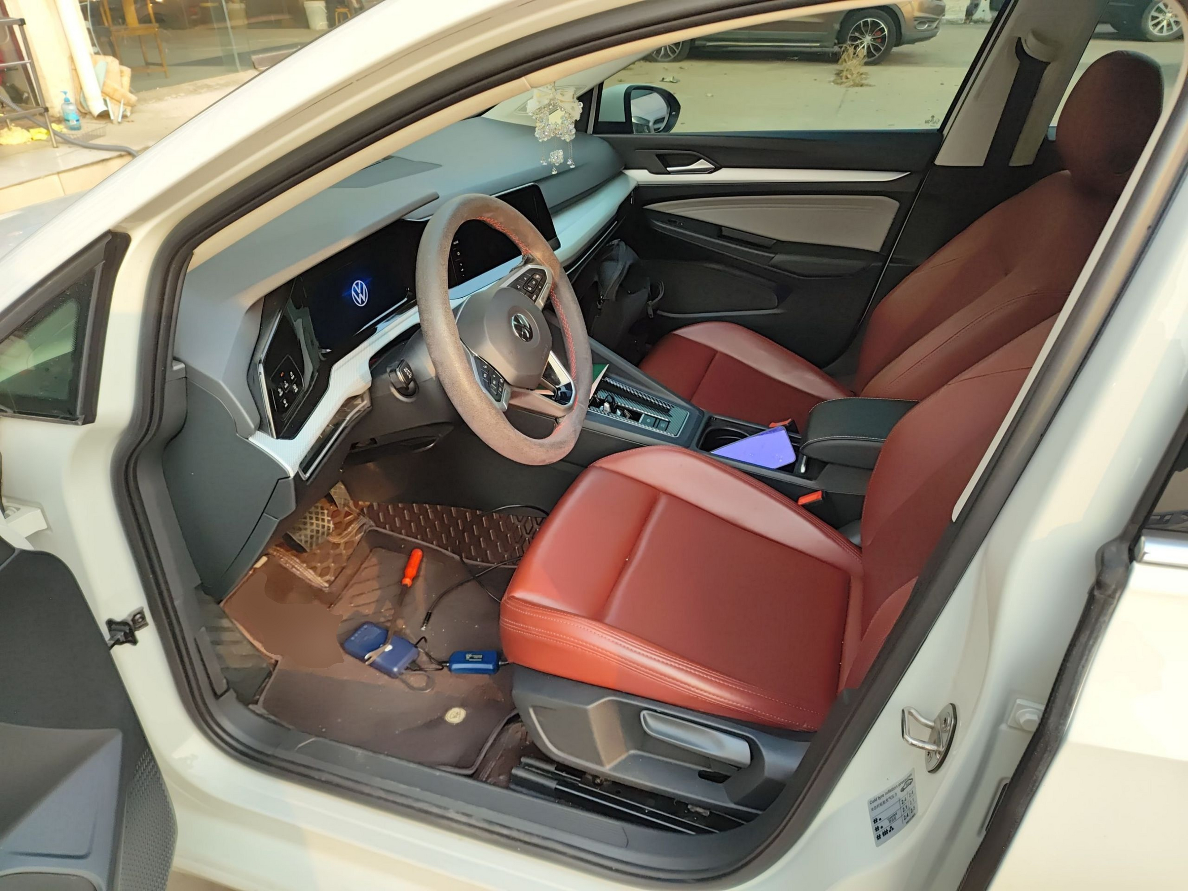 المقاعد الأمامية داخل السيارة