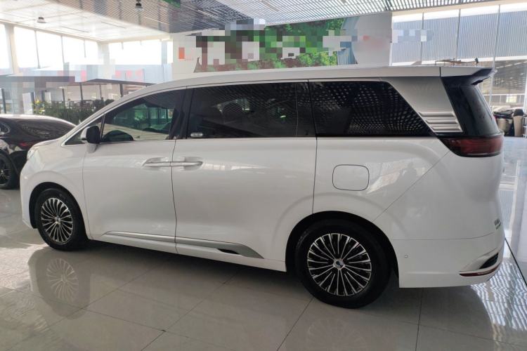 Used Denza D9 2022 DM-i 970 Four-Wheel Drive Flagship Model
