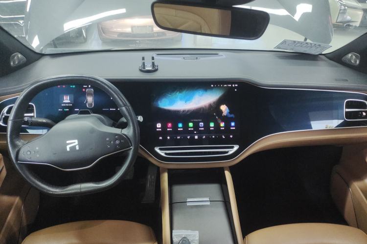 Used  R7 2023 Rear-Drive Screen King Pro Edition
