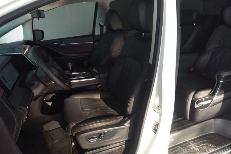 Used GAC Trumpchi M8 2024 Master Series 400T Prestige Edition
