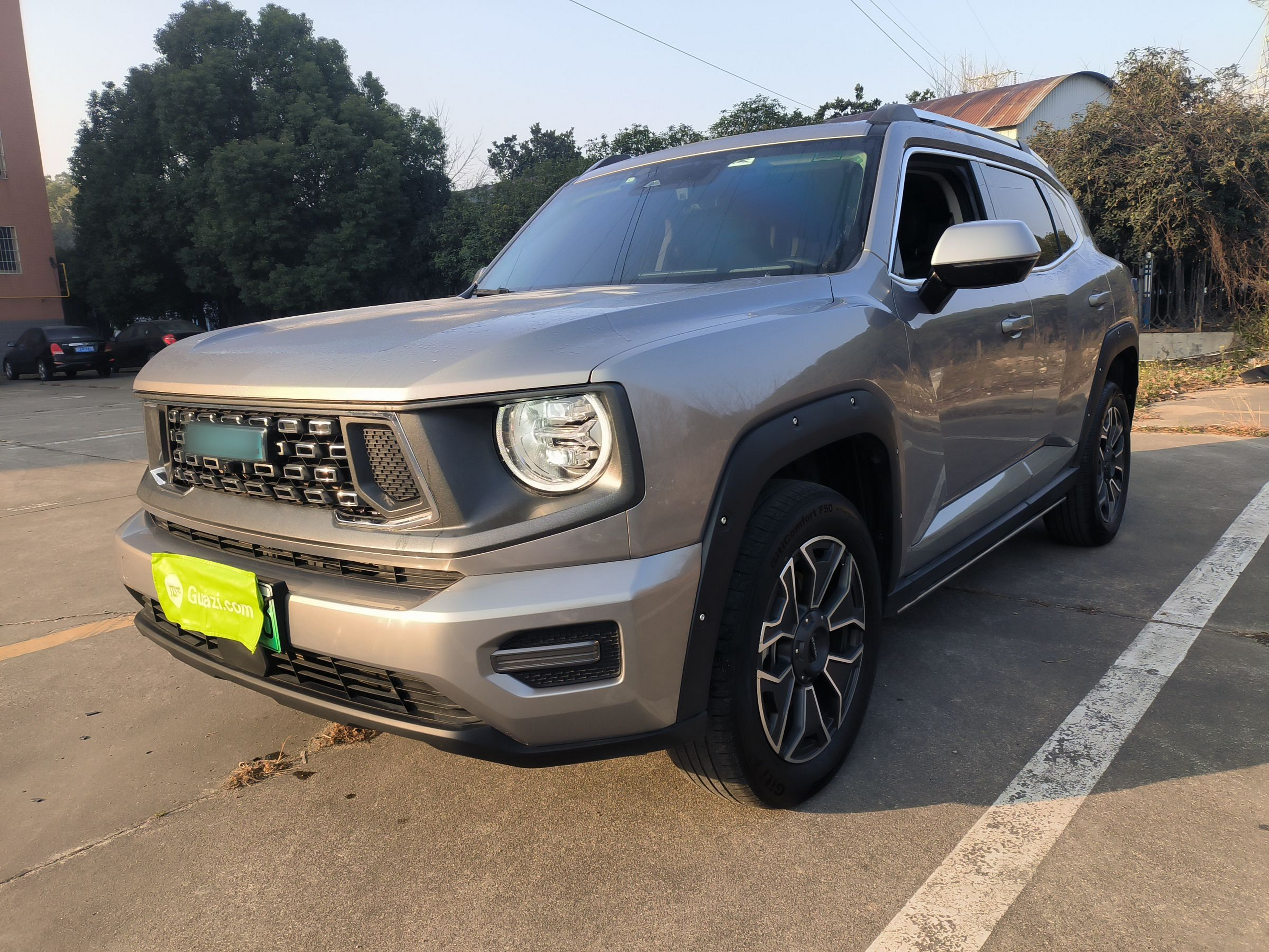 Под передней частью автомобиля