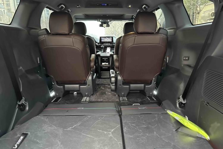 Used Toyota Granvia 2024 2.5L Hybrid Comfort Edition
