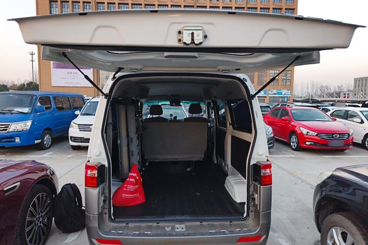 Used Jinbei Hiace X30 2023 1.5L Wealthy-Style Passenger Van 5/6/7-Seater Non-Air-Conditioned Version SWC15M
