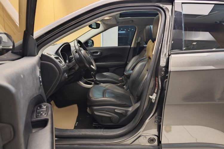 Used  Compass 2017 200T Automatic Family Edition
