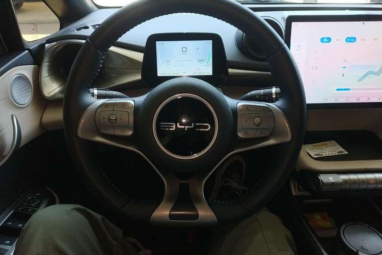 Used BYD Dolphin 2023 420 km Fashion Edition
