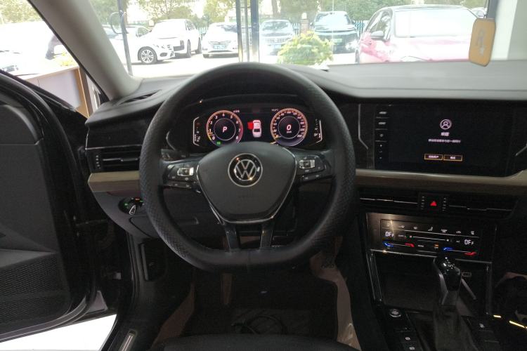 Used Volkswagen Passat 2020 330TSI Luxury Edition China VI
