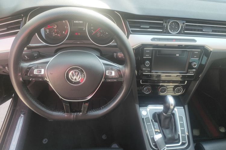 Used Volkswagen Magotan 2017 330TSI DSG Leading Model
