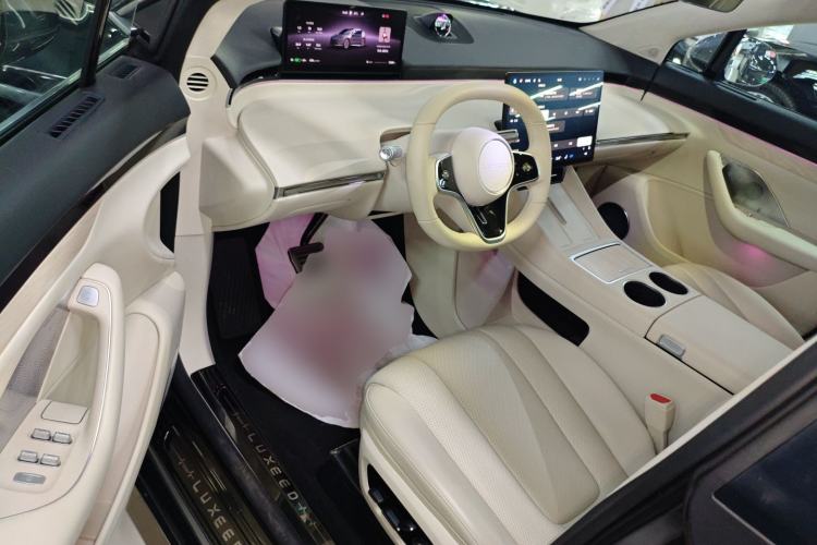 Used Hima Luxeed R7 2024 All-Electric 802 km Max
