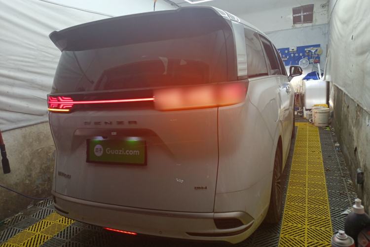 Used Denza D9 2022 DM-i 1040 Prestige Model
